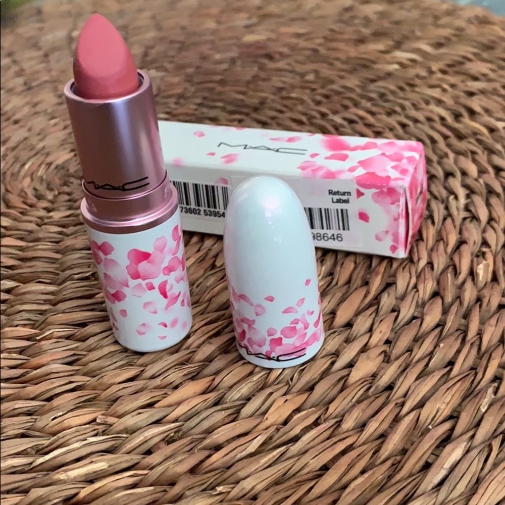 MAC LIPSTICK